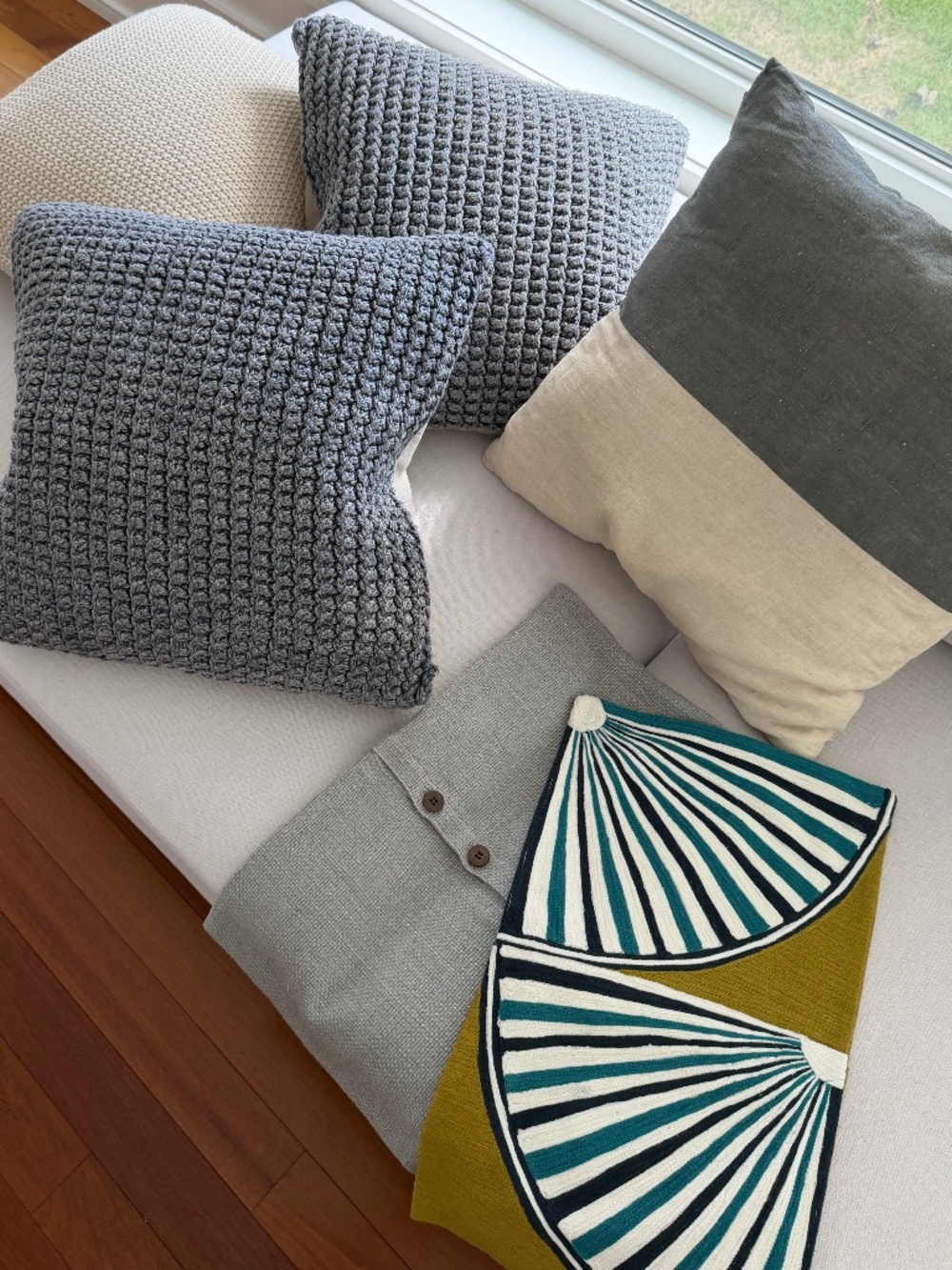 Pottery Barn, West Elm, AURA Designer Pillow Set – 6 Covers + 3 Inserts